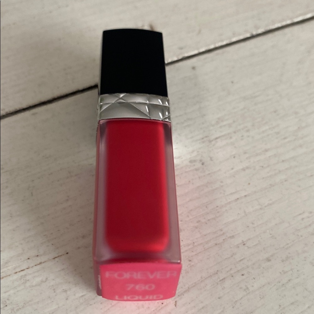 Dior Red Lipstick Vibrant Matte Long-Wearing